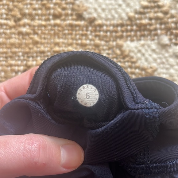 Lululemon navy skirt - Picture 3 of 3